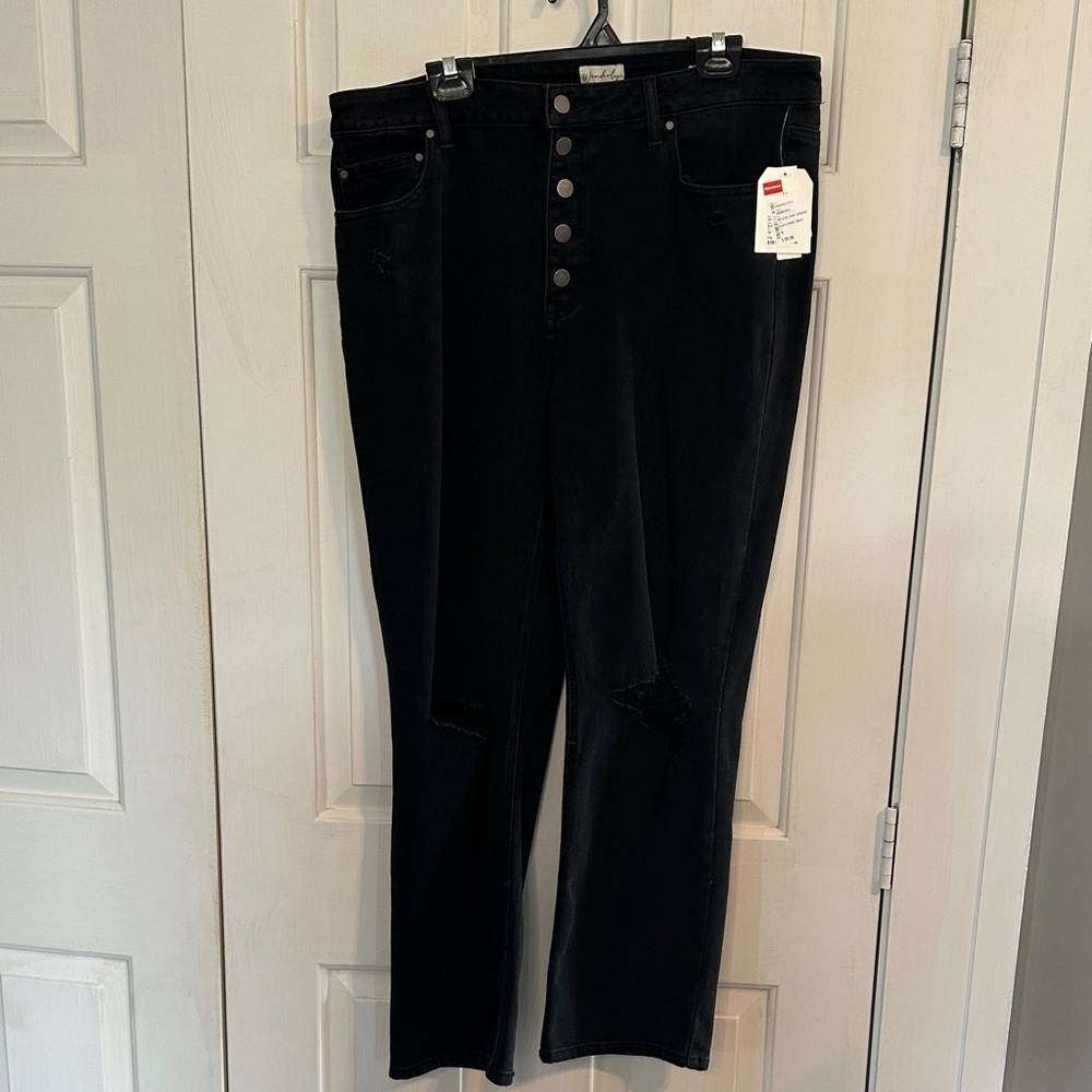 NWT Wonderly Black cropped straight jean size 16